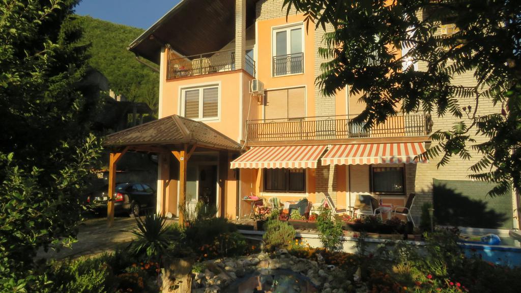 Villa Artemida Kulen Vakuf Exterior foto