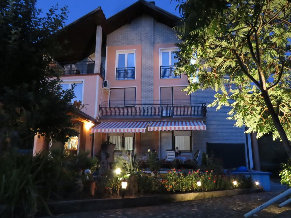 Villa Artemida Kulen Vakuf Exterior foto